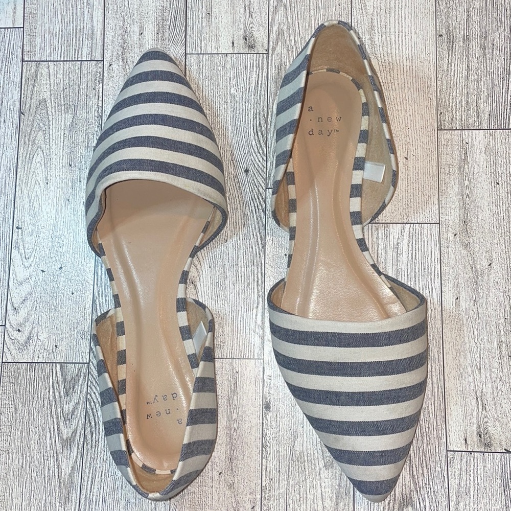 A new day flats. Women’s size 8. Blue & white stripes.